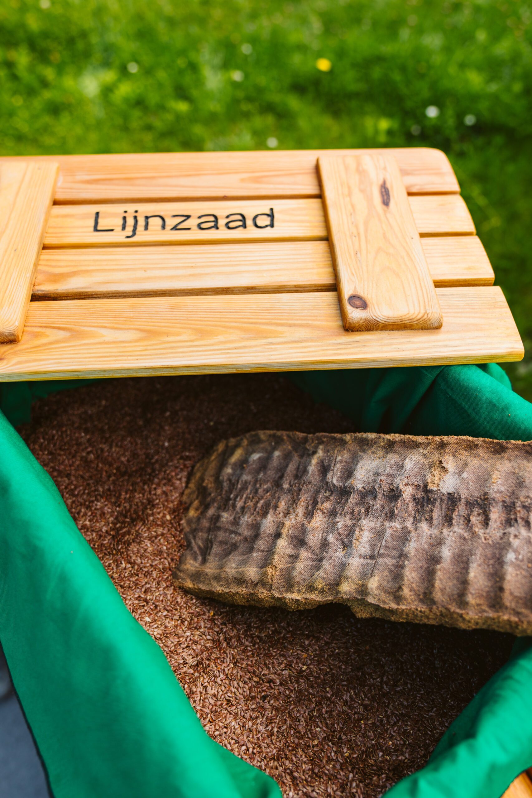 Natuurlijk Lijnzaad is de grondstof voor onze Dubbel Gekookte Lijnolie