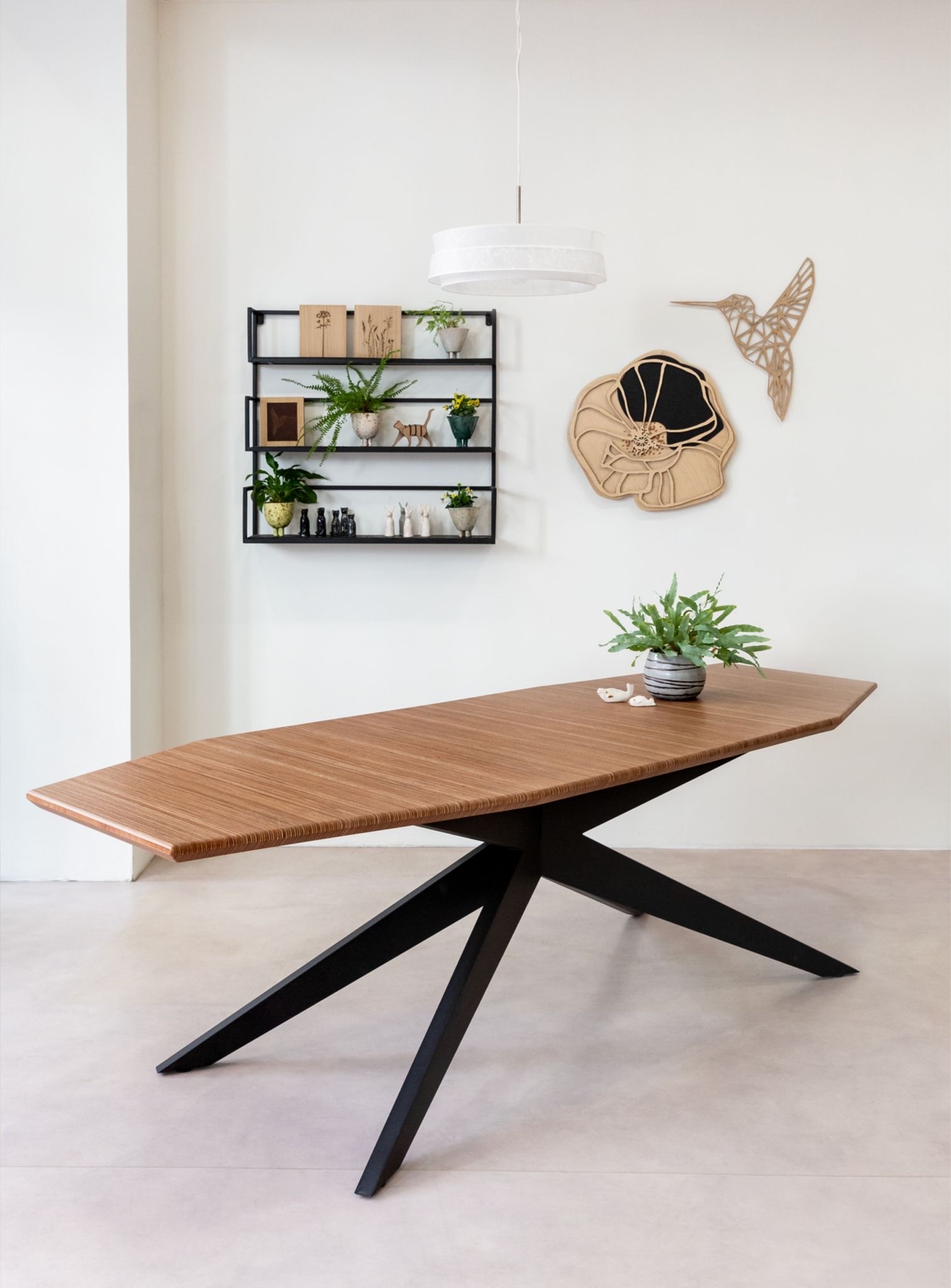 Tafel van Okoume Multiplex afgewerkt met Verbeterde houtolie